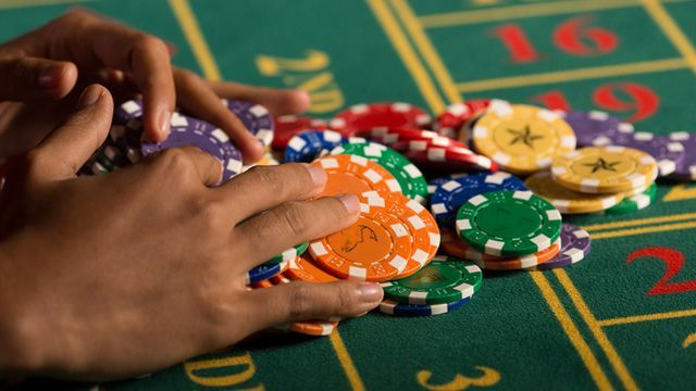 CRAZY 4 POKER کھلاڑیوں کے لیے لائیو کیسینو سیکشن
